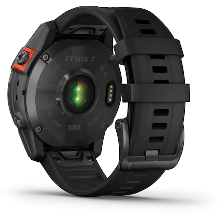 Spatele ceasului sportiv Garmin Fenix 7 cu senzori și mecanism de încărcare