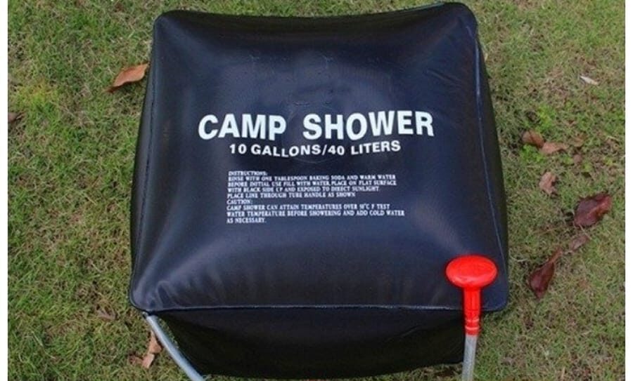 Duș portabil de camping negru cu capacitate de 10 galoni