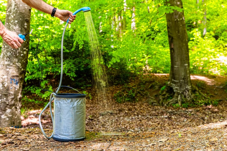 Duș Portabil În Mediul Natural