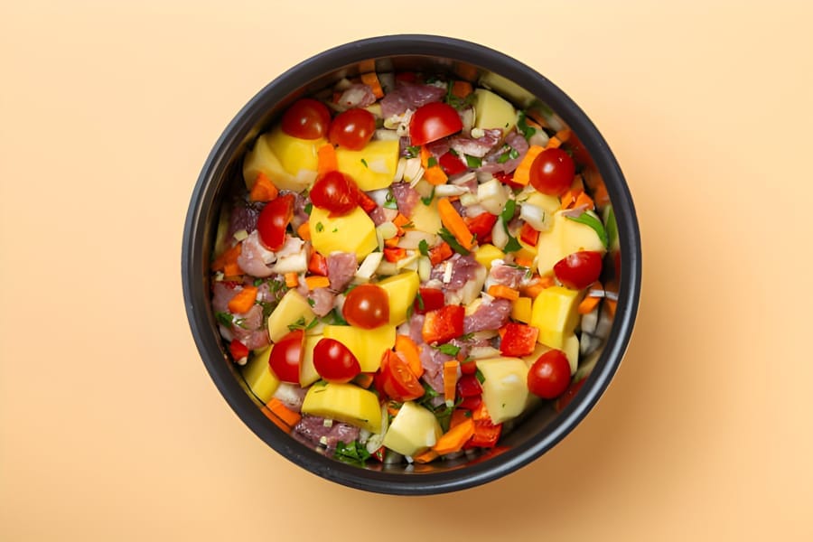 Legume și carne pregătite într-un multicooker