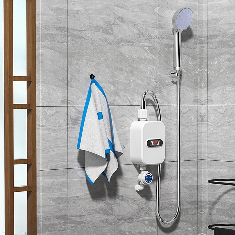Dispozitiv instant pentru apă caldă instalat în baie