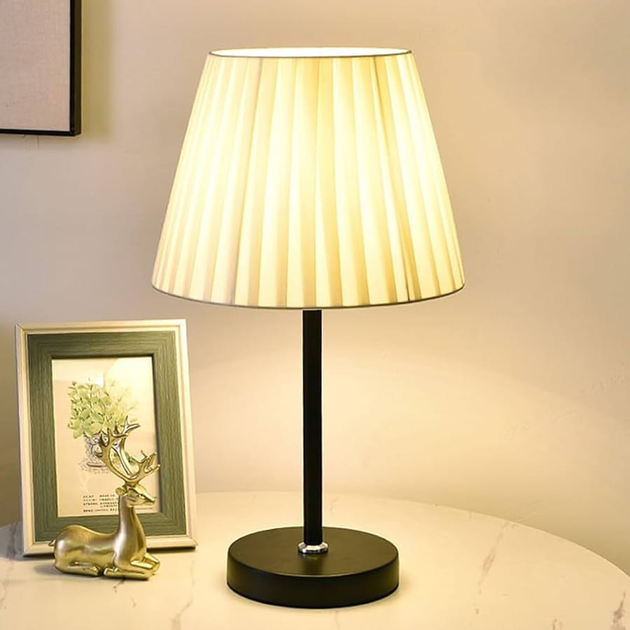 Lampă de noptieră cu abajur plisat pentru iluminarea dormitorului