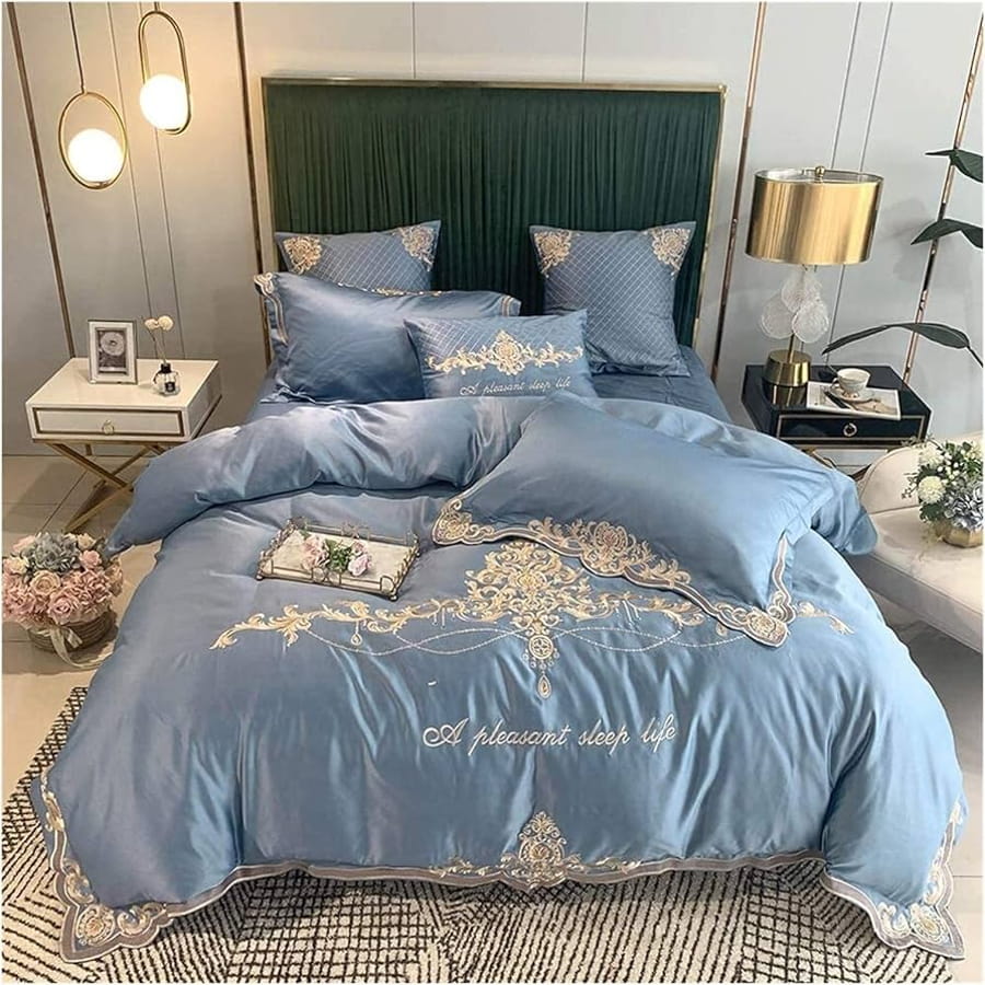 Lenjerie de pat albastră cu motive ornamentale aurii