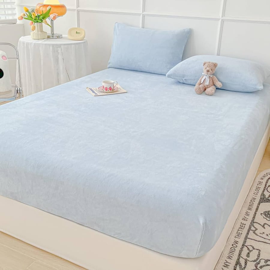 Lenjerie de pat albastră simplă pentru dormitor minimalist