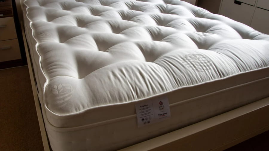 Saltea confortabilă, de calitate superioară, ideală pentru cei care caută cele mai bune saltele.