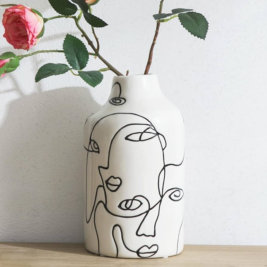 Vază decorativă din ceramică cu design artistic alb și negru
