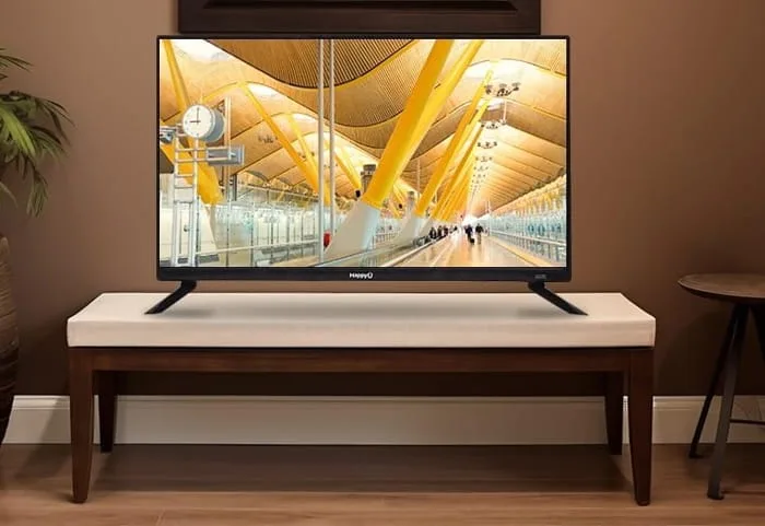 Televizor 108 cm pe un suport elegant, într-un living modern