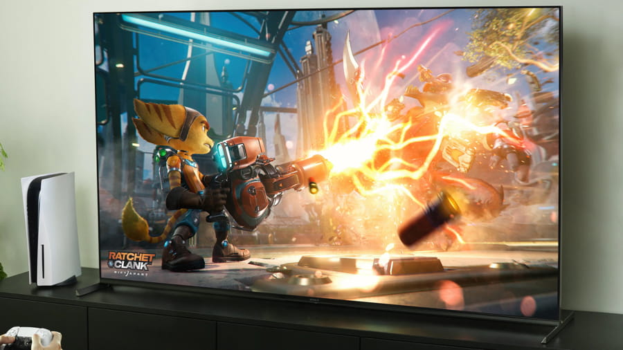 Ratchet & Clank afișat pe un televizor de gaming de înaltă calitate conectat la PlayStation 5