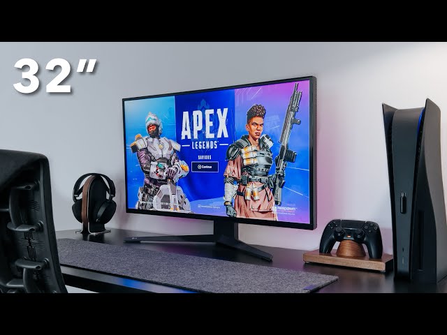 Monitor gaming de 32 inch utilizat într-un setup modern pentru gaming