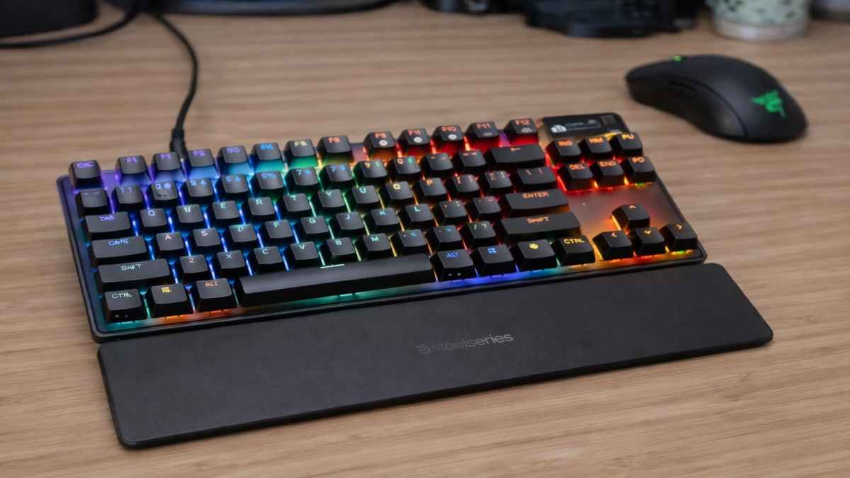 Tastatura de gaming SteelSeries Apex Pro TKL Gen 3, cu iluminare RGB și layout TKL