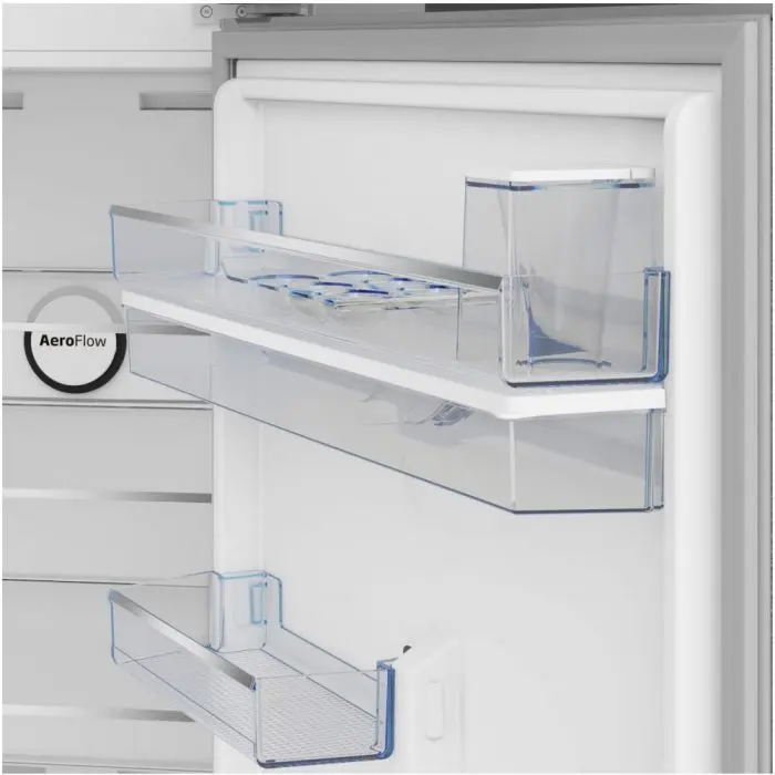 Detaliu cu rafturile de pe ușa frigiderului Beko B5RDNE504LDXB și sistemul AeroFlow