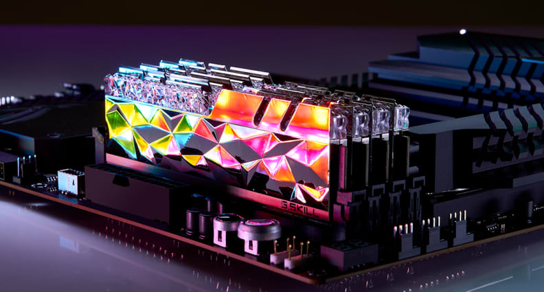 Memorie DDR5 G.SKILL RGB instalată pe placă de bază compatibilă
