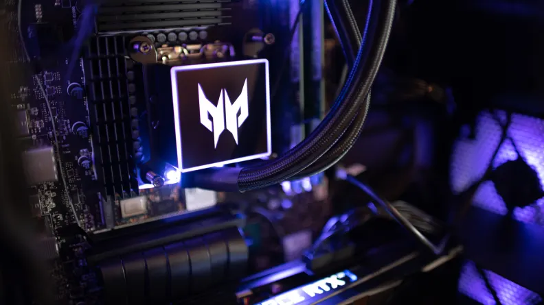 Sistem desktop de gaming cu componente compatibile DDR5