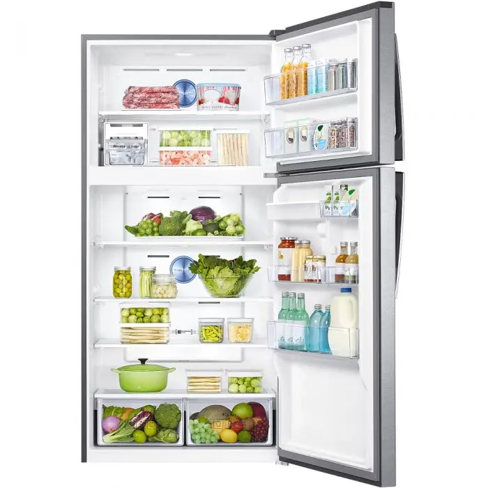 Interiorul frigiderului Samsung RT58K710RSL plin cu alimente organizate
