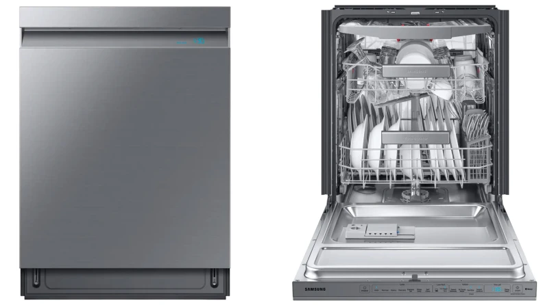 Mașină de spălat vase Samsung din inox, cu interior complet încărcat