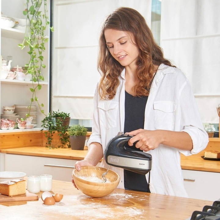 Mixer de mână Black+Decker BXMX500E cu 5 viteze