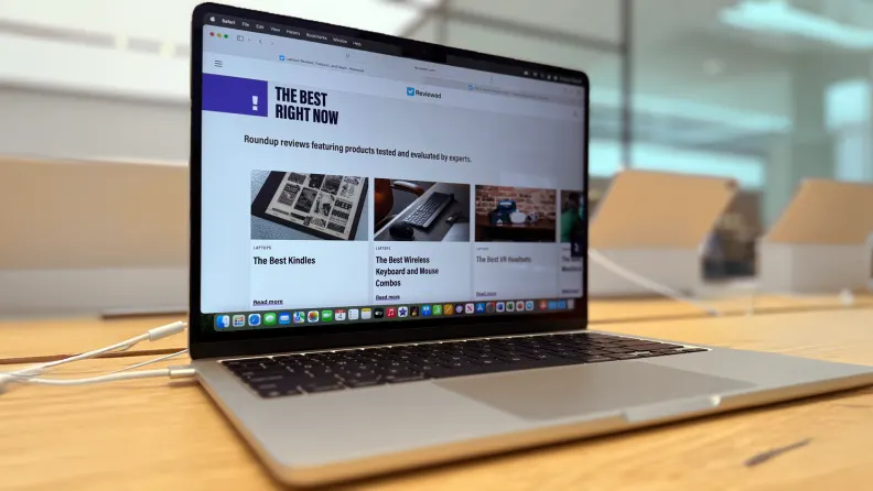 Laptop Apple MacBook Air 13 cu procesor M4