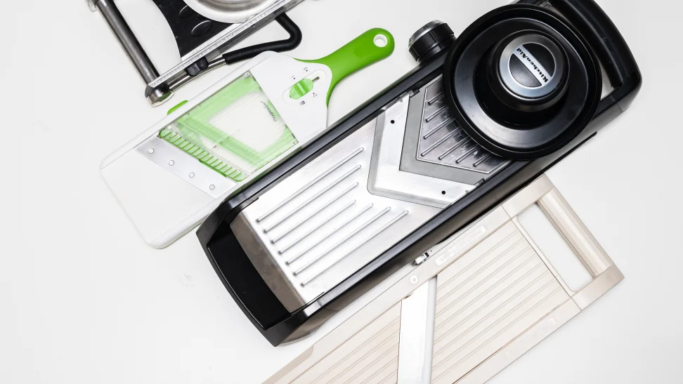 Răzătoare mandolină de diferite tipuri pentru feliere precisă