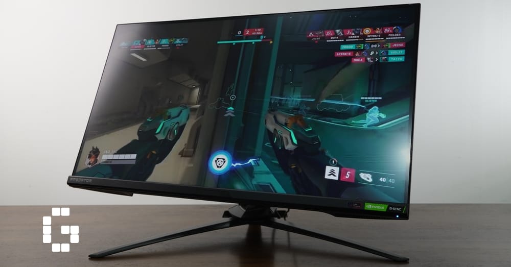 Monitor Acer Predator X28 redând gameplay competitiv în Overwatch la 4K 144Hz cu G-Sync