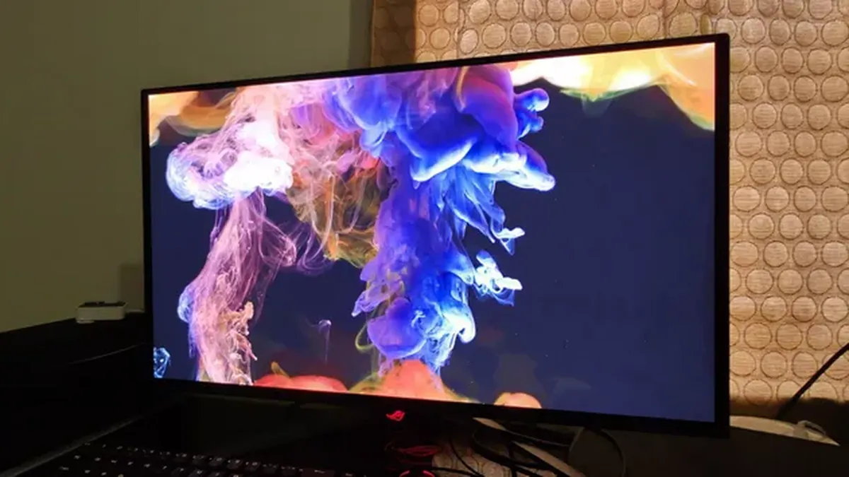 ASUS ROG Swift OLED PG27UCDM afișând culori HDR intense pe panoul QD-OLED 4K 240Hz.