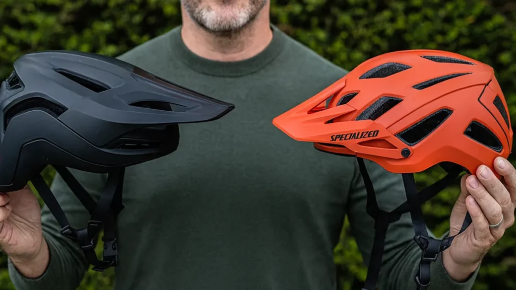 Comparație între două căști de mountain bike