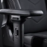 Cotieră scaun gaming cu mecanism de reglaj vizibil, vedere laterală apropiată