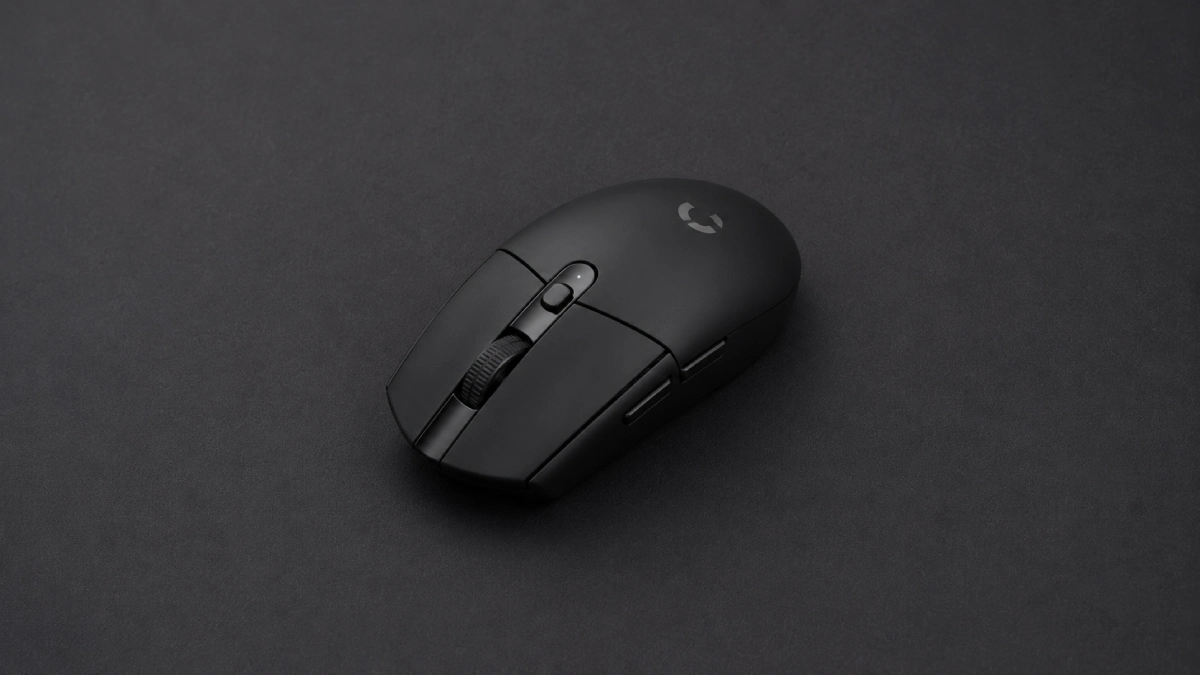 Mouse gaming wireless Logitech G305 Lightspeed negru, vedere din unghi 3/4