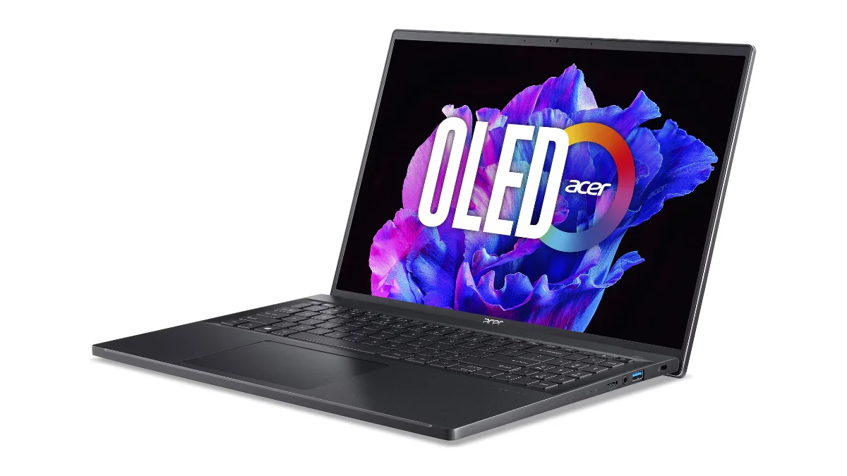 Laptop Acer Swift Go 16 Pro negru, deschis, văzut din trei sferturi