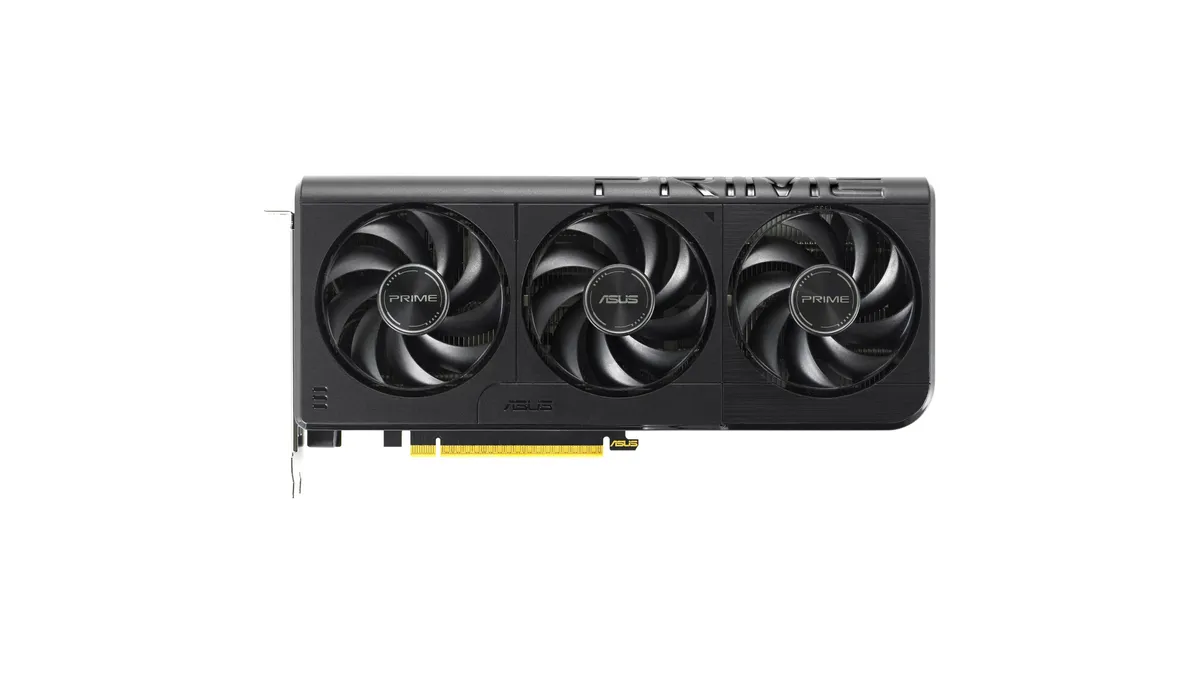 Placa video ASUS PRIME GeForce RTX 5050 OC Edition, neagră, cu trei ventilatoare, văzută din față