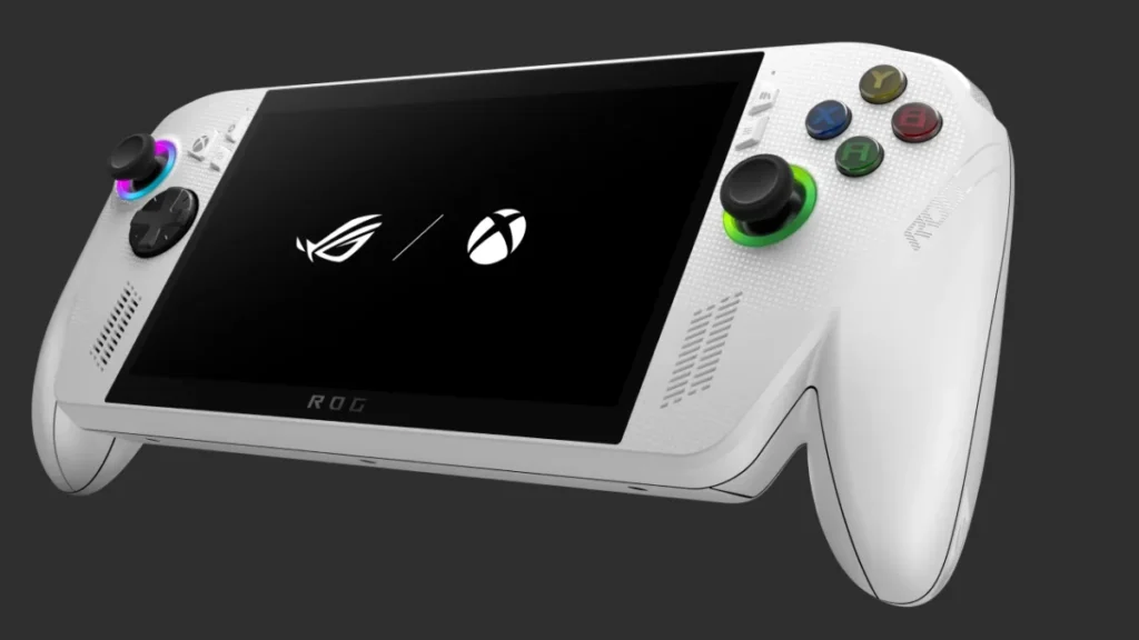 Consola portabilă ASUS ROG Xbox Ally albă, văzută din trei sferturi, cu ecranul de 7 inch și cele două mânere, pe fundal gri închis