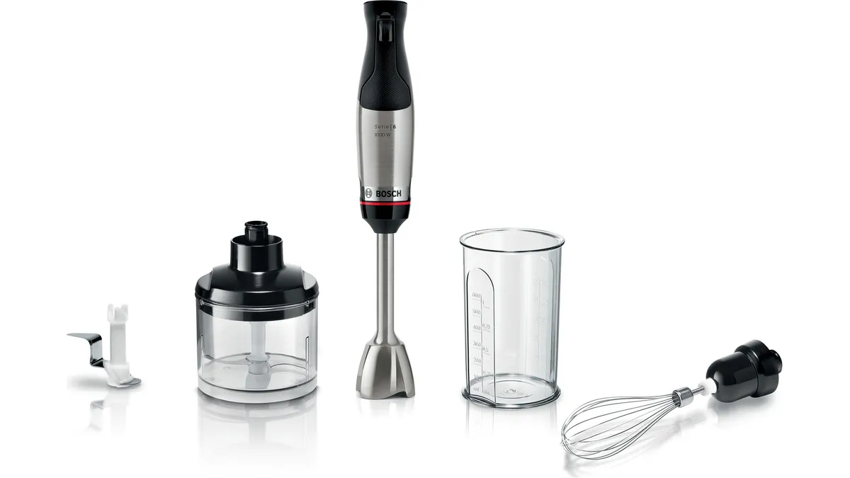 Blenderul vertical Bosch ErgoMaster MSM6M622, cu corp din inox, alături de minitocător, pahar și tel