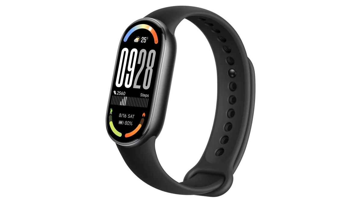 Brățara de fitness Xiaomi Smart Band 10 neagră, cu ecranul AMOLED alungit pornit, văzută din trei sferturi