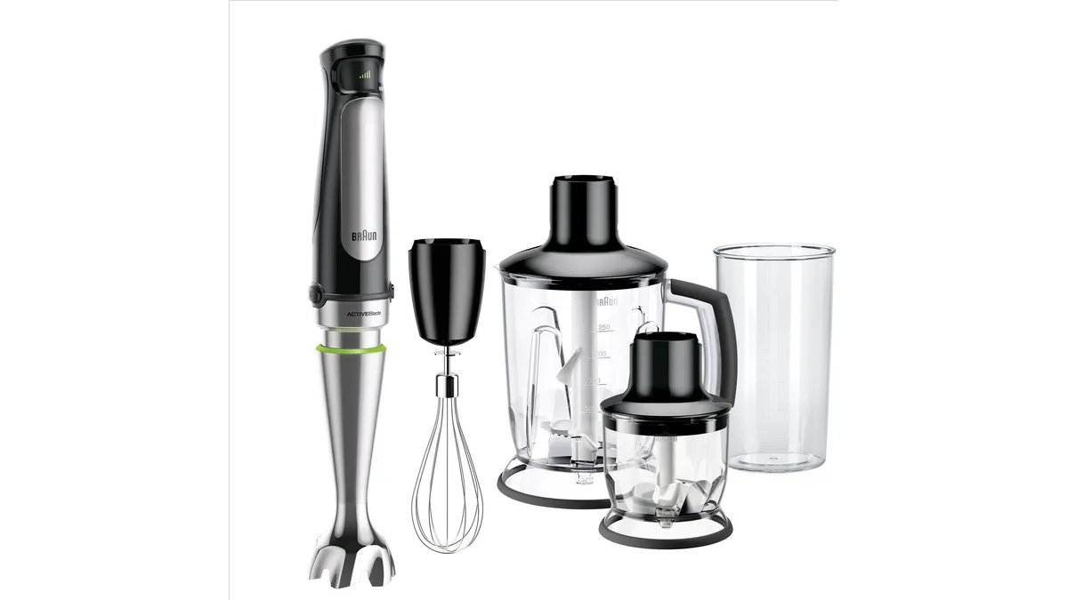 Blenderul vertical Braun MultiQuick 7 MQ7045X, negru cu inox, alături de carafa de blender, tocător, tel și paharul gradat