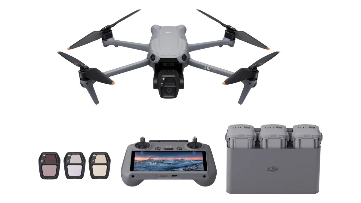 Drona DJI Air 3S cu telecomanda DJI RC 2 și accesoriile din pachetul Fly More Combo