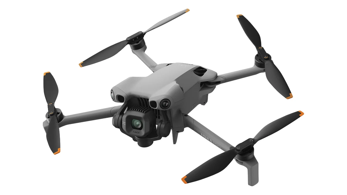 Drona DJI Mini 5 Pro gri, cu brațele desfăcute