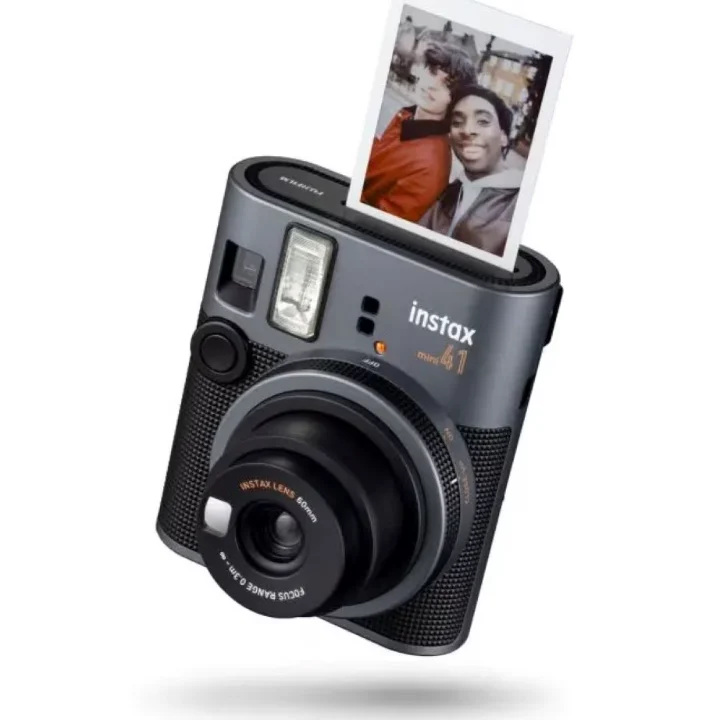 Fujifilm Instax Mini 41, negru, cu o fotografie ieșită