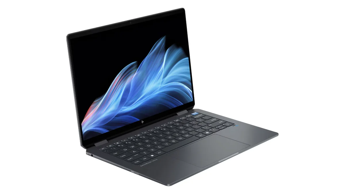 Laptopul 2-în-1 HP OmniBook Ultra Flip 14, gri închis, deschis și văzut din trei sferturi