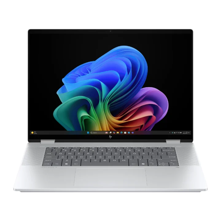 Laptopul 2-în-1 HP OmniBook X Flip 16, argintiu, deschis și văzut din față