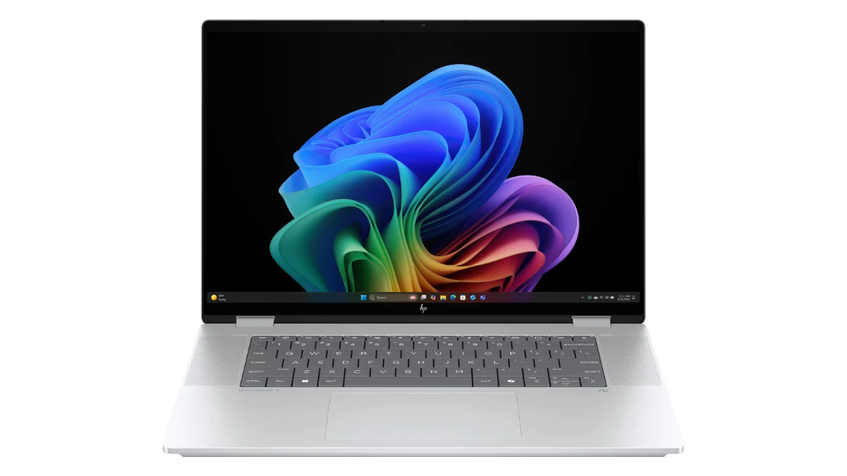 Laptopul 2-în-1 HP OmniBook X Flip 16, argintiu, deschis și văzut din față