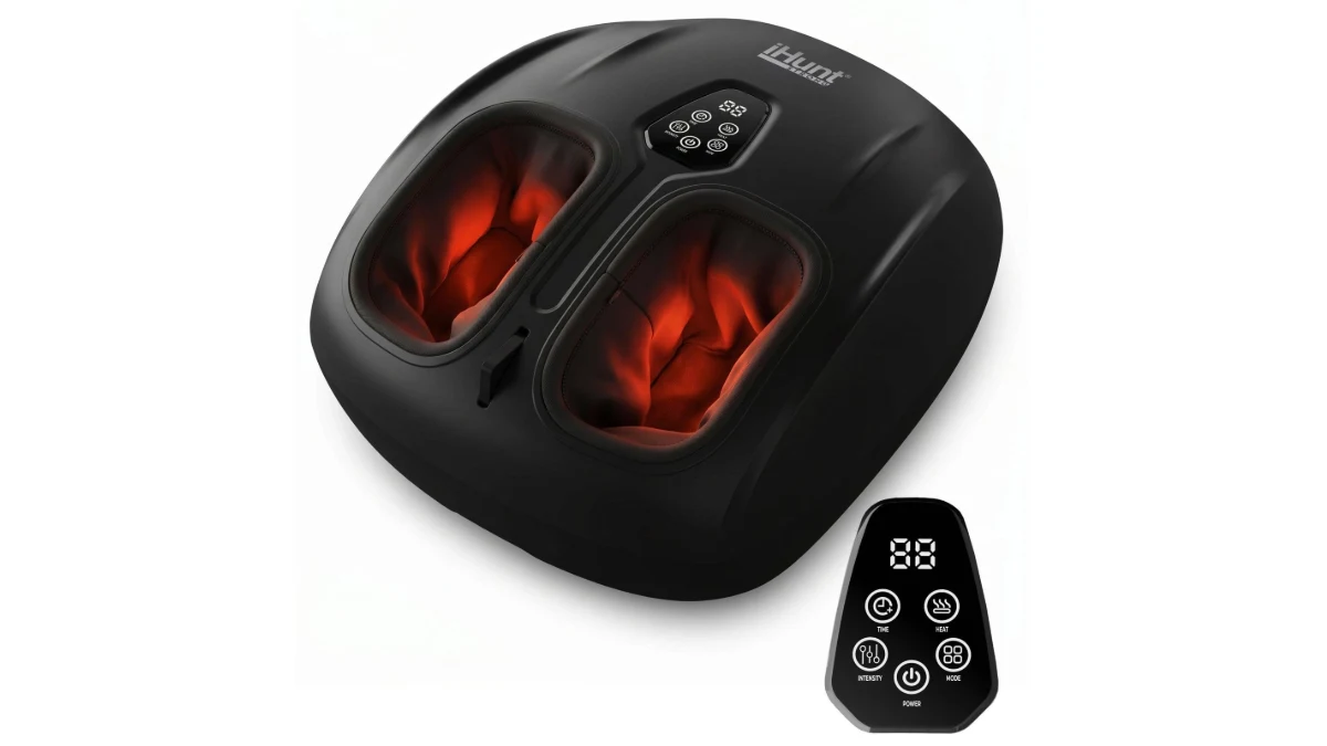 Aparatul de masaj pentru picioare iHunt SPA FootRelax AirHeat, negru, cu locașurile luminate în roșu și telecomanda alături