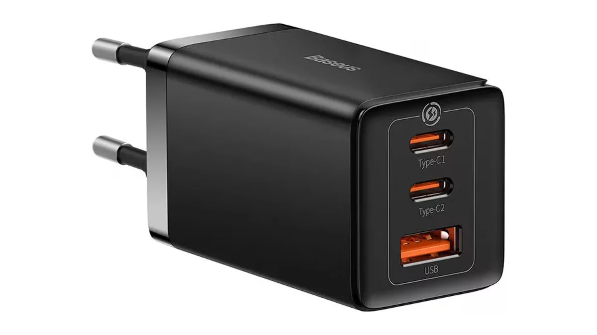 Încărcător Baseus GaN5 Pro de 65 W, negru, cu două porturi USB-C și un port USB-A