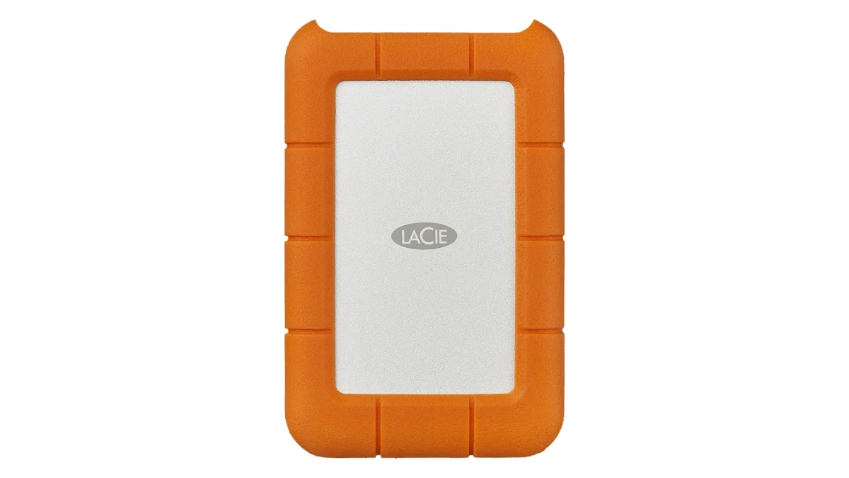 Hard diskul extern LaCie Rugged USB-C de 4 TB, cu protecție portocalie, pe fundal alb