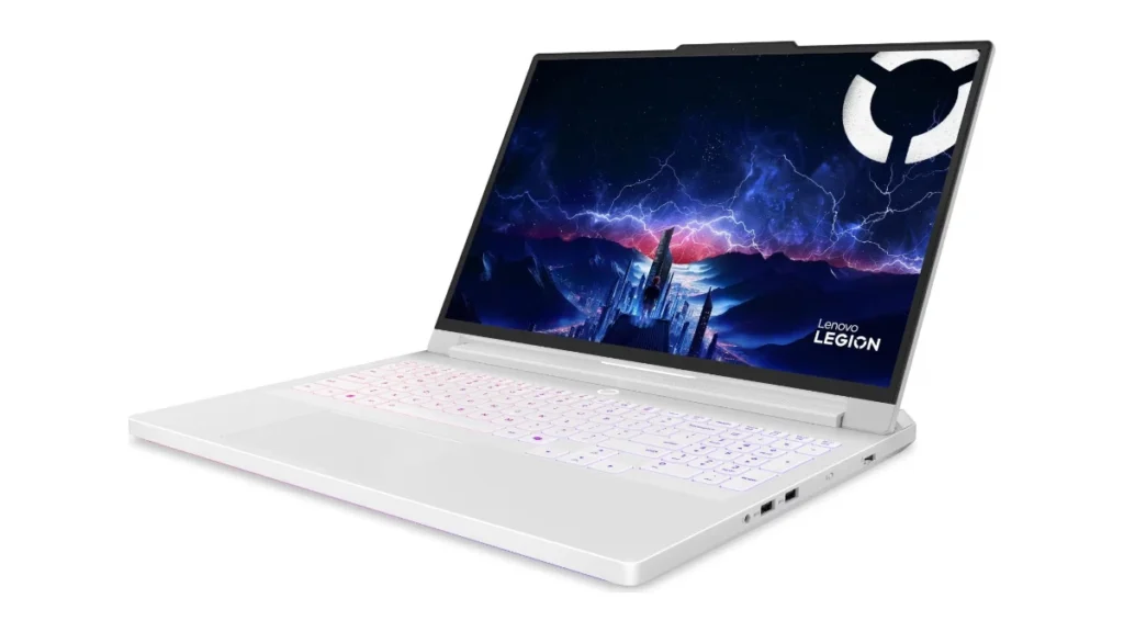 Laptopul Lenovo Legion Pro 7 16IAX10H în culoarea Glacier White, deschis, văzut din unghi, cu ecranul OLED pornit