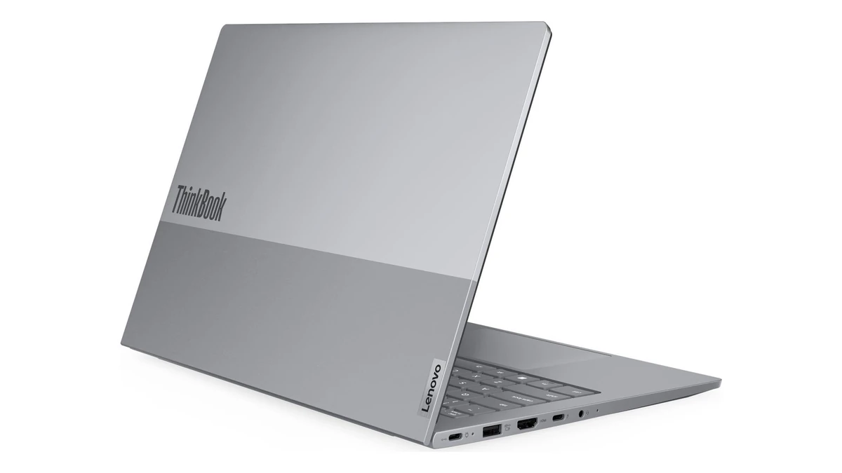 Laptopul Lenovo ThinkBook 14 G8 IAL deschis, văzut din spate și din unghi, cu capacul gri și inscripția ThinkBook