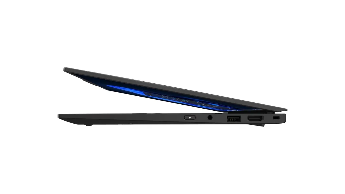 Lenovo ThinkPad X1 Carbon Gen 13 Aura Edition pe jumătate închis, văzut din lateral, cu mufa pentru căști, un port USB-A și portul HDMI