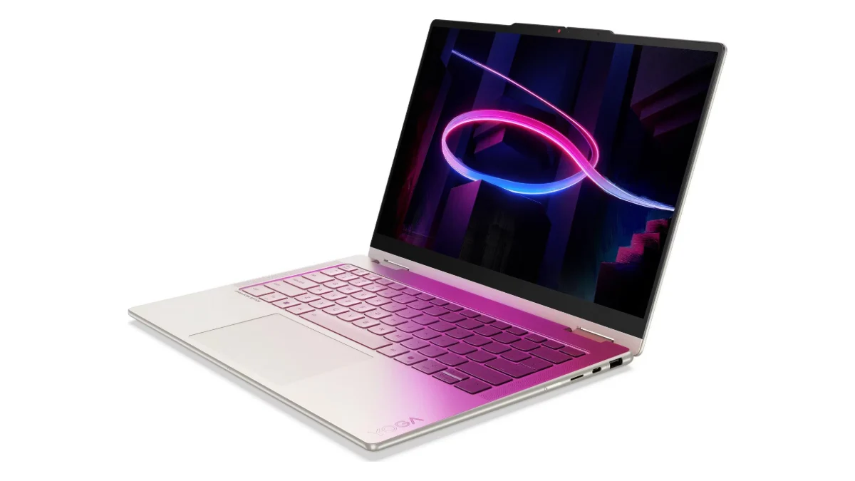Laptopul convertibil Lenovo Yoga 7 2-in-1 14IPH11, bej deschis, deschis și văzut din trei sferturi