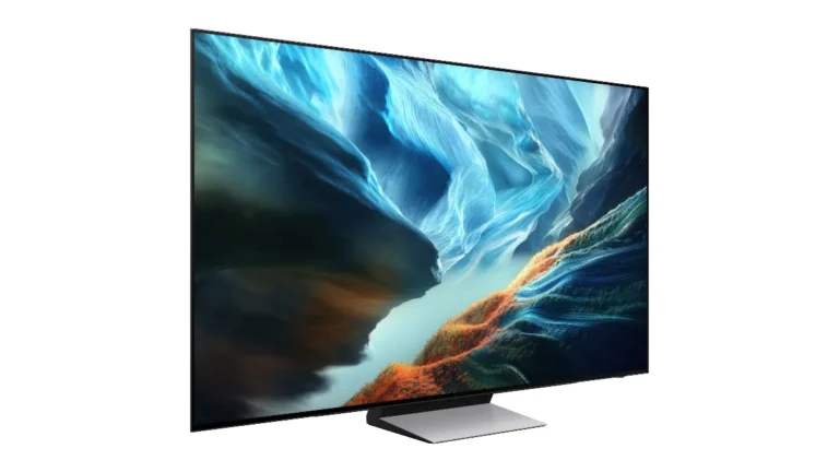 Televizorul Samsung OLED S90H de 55 inch, văzut din unghi, pe suportul central