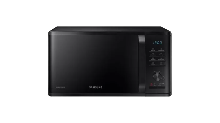 Cuptorul cu microunde Samsung MS23K3515AK/OL, negru, văzut din față, cu panoul de comandă în dreapta