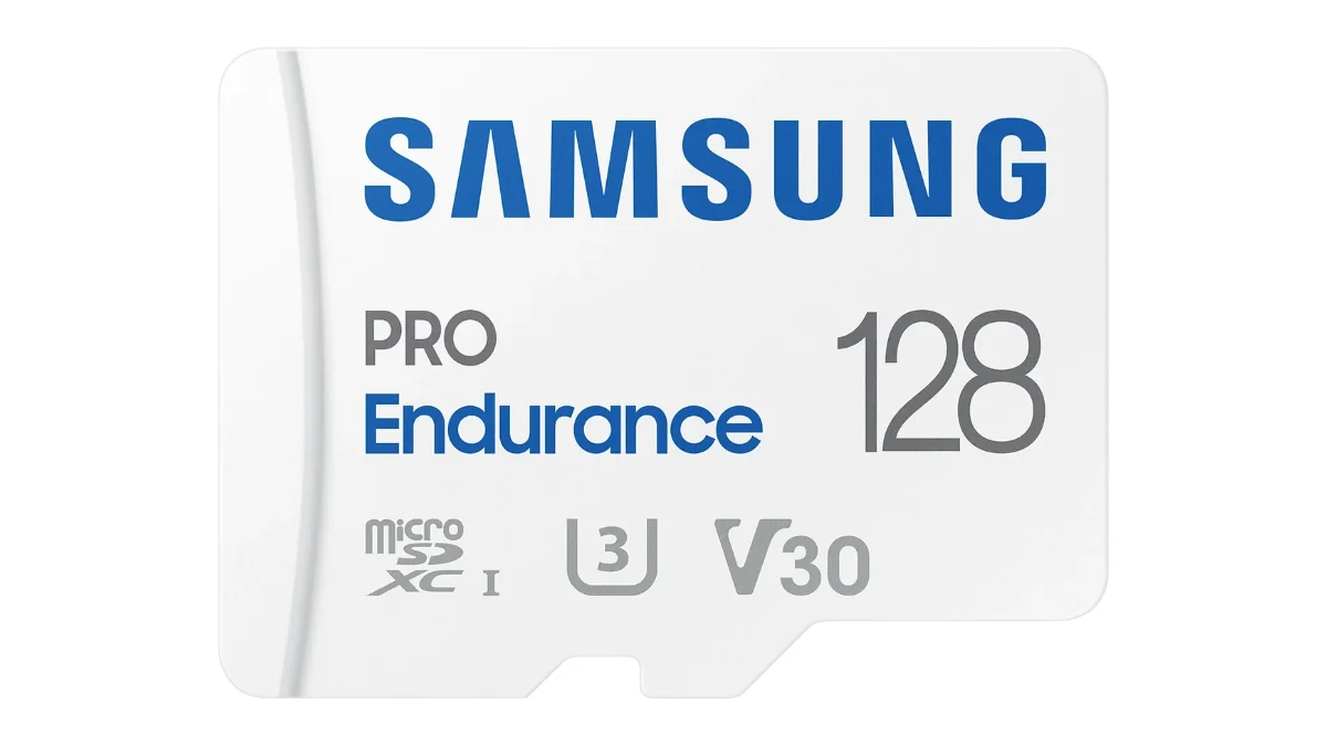 Cardul microSD Samsung PRO Endurance de 128 GB, alb, văzut din față