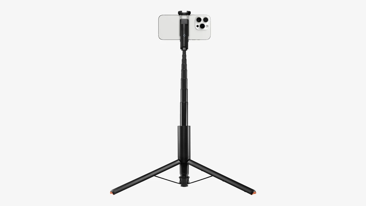 Trepied Spigen S541W negru, deschis pe podea, cu telefonul prins în clemă